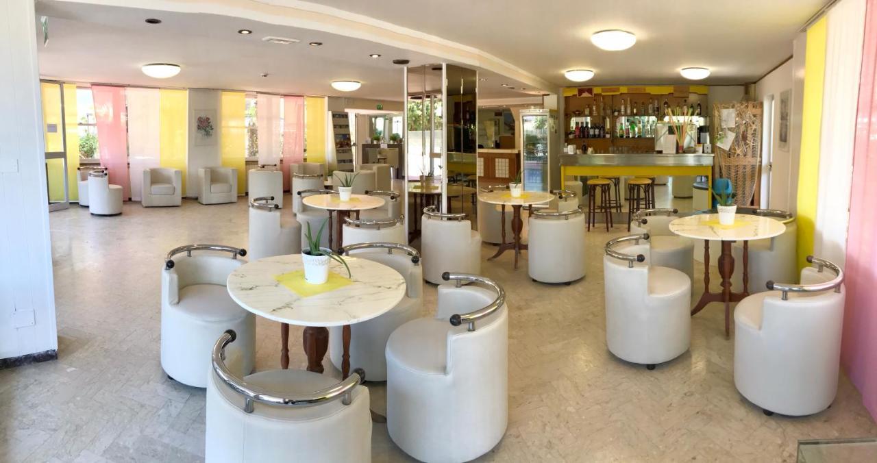 Hotel Naica Rimini Bagian luar foto