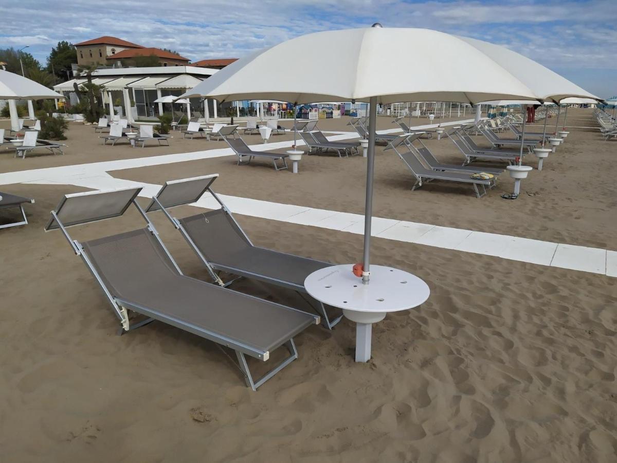 Hotel Naica Rimini Bagian luar foto