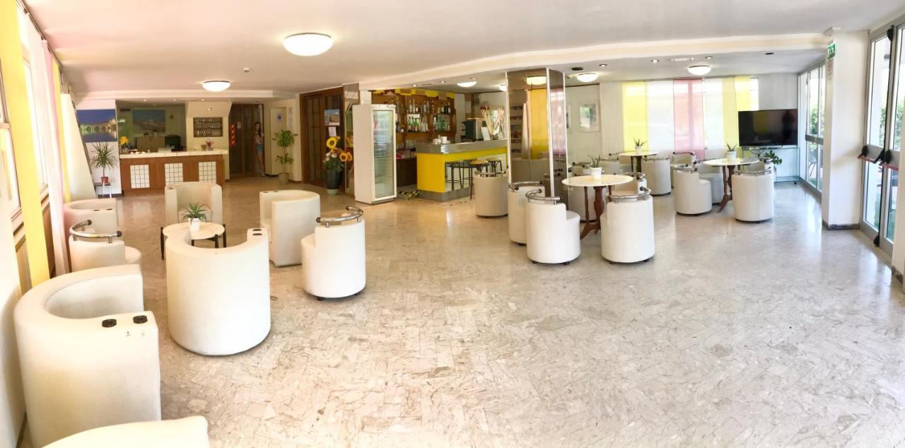 Hotel Naica Rimini Bagian luar foto