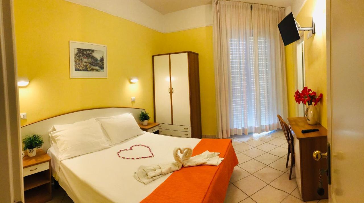 Hotel Naica Rimini Bagian luar foto