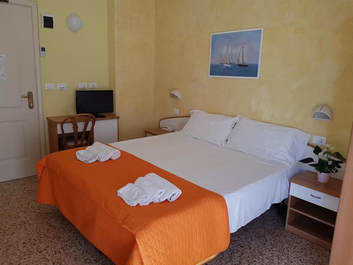 Hotel Naica Rimini Bagian luar foto