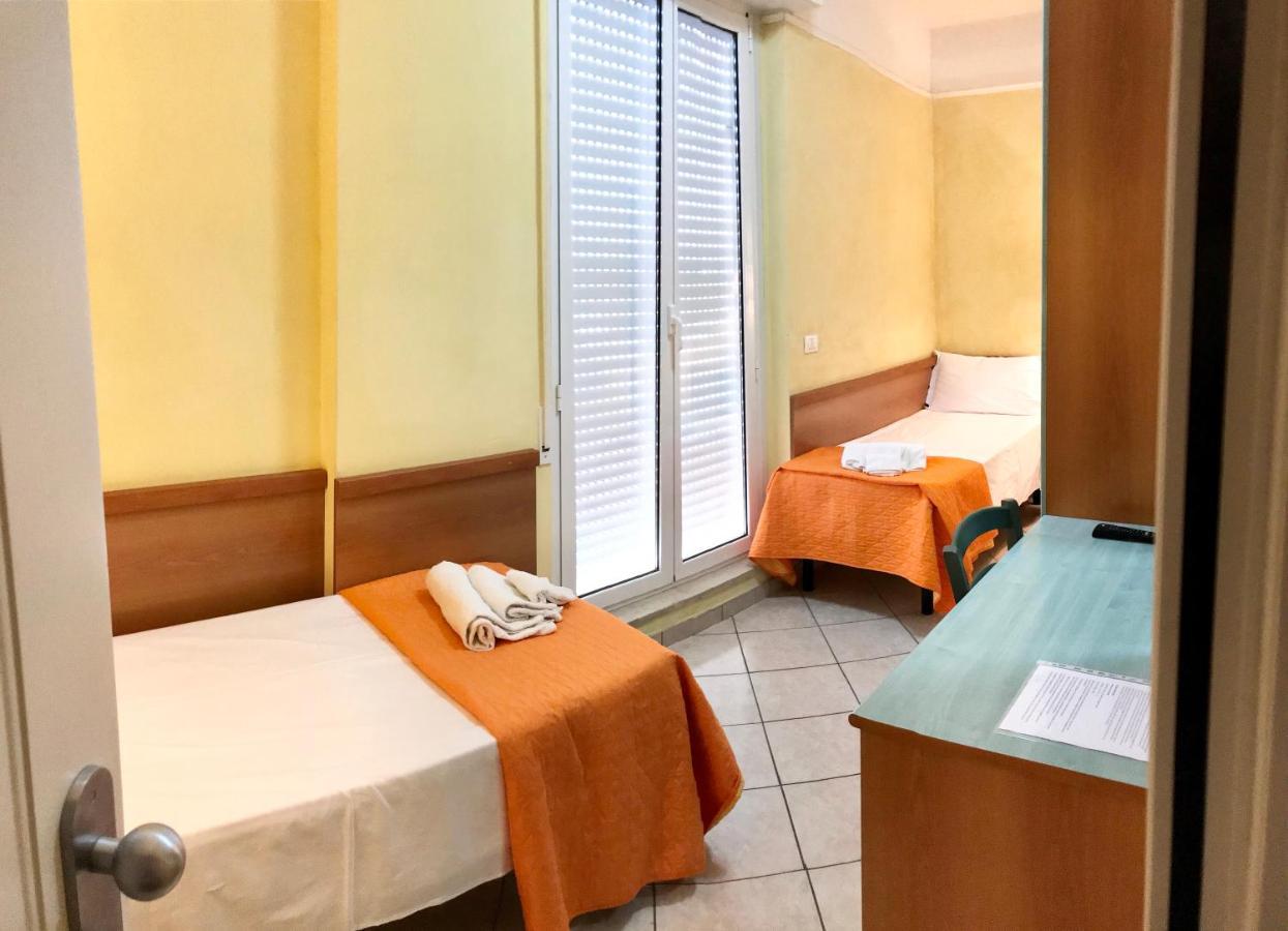 Hotel Naica Rimini Bagian luar foto