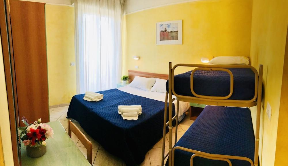 Hotel Naica Rimini Bagian luar foto