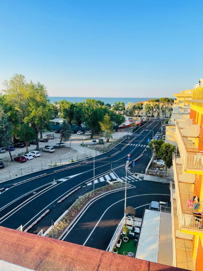 Hotel Naica Rimini Bagian luar foto