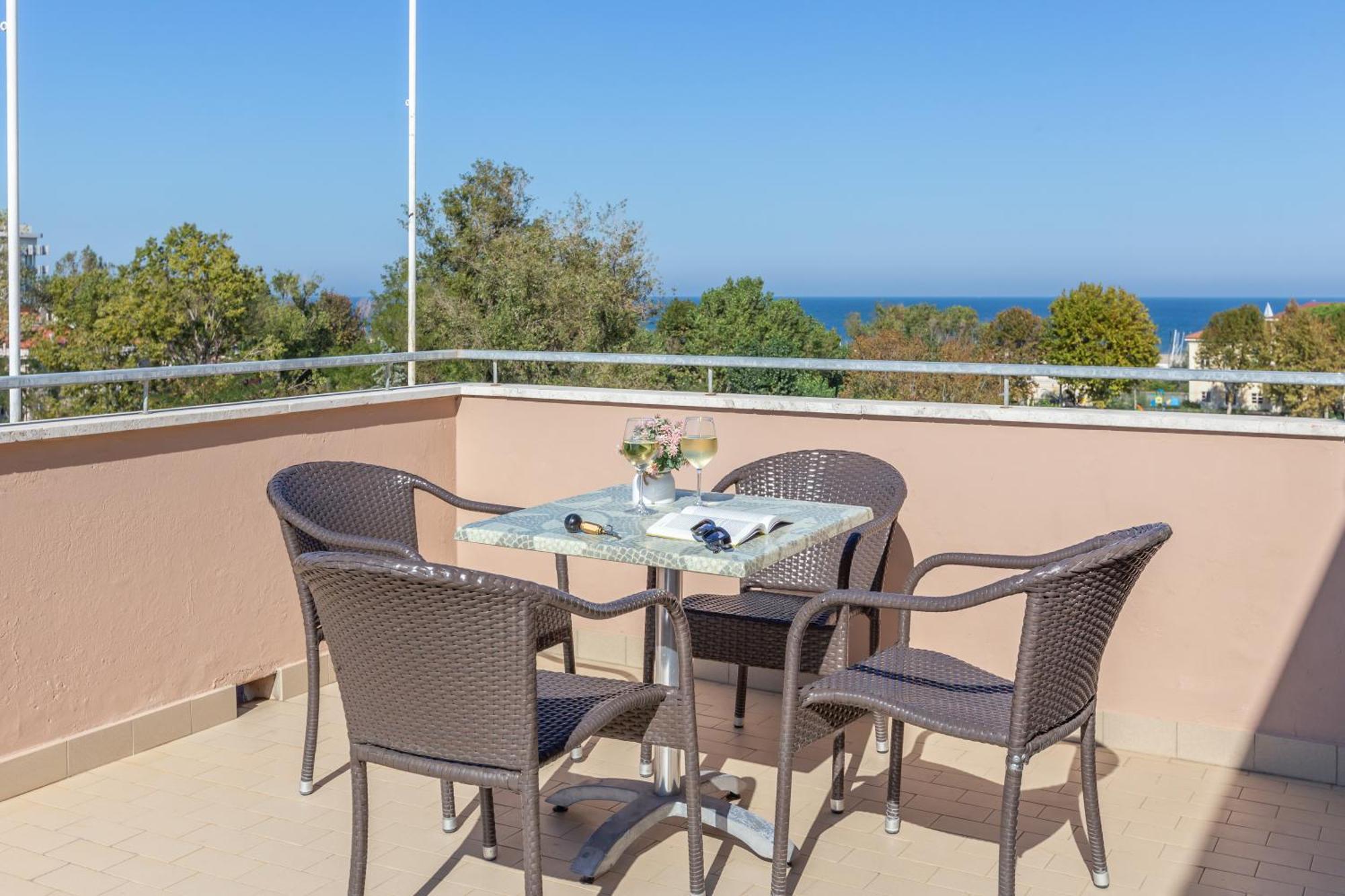 Hotel Naica Rimini Bagian luar foto