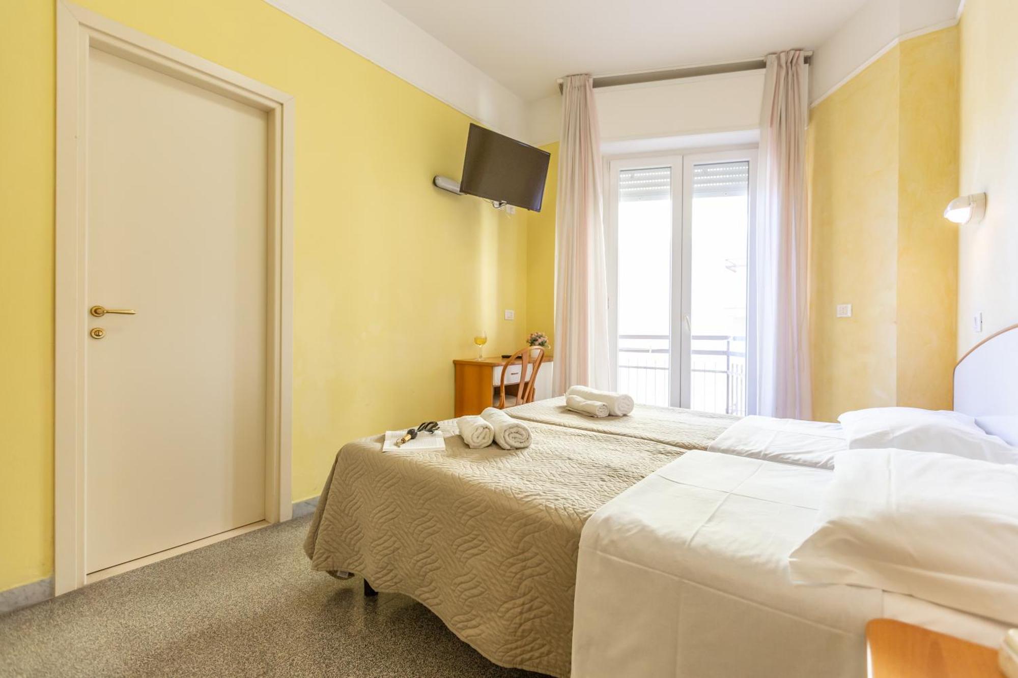 Hotel Naica Rimini Bagian luar foto