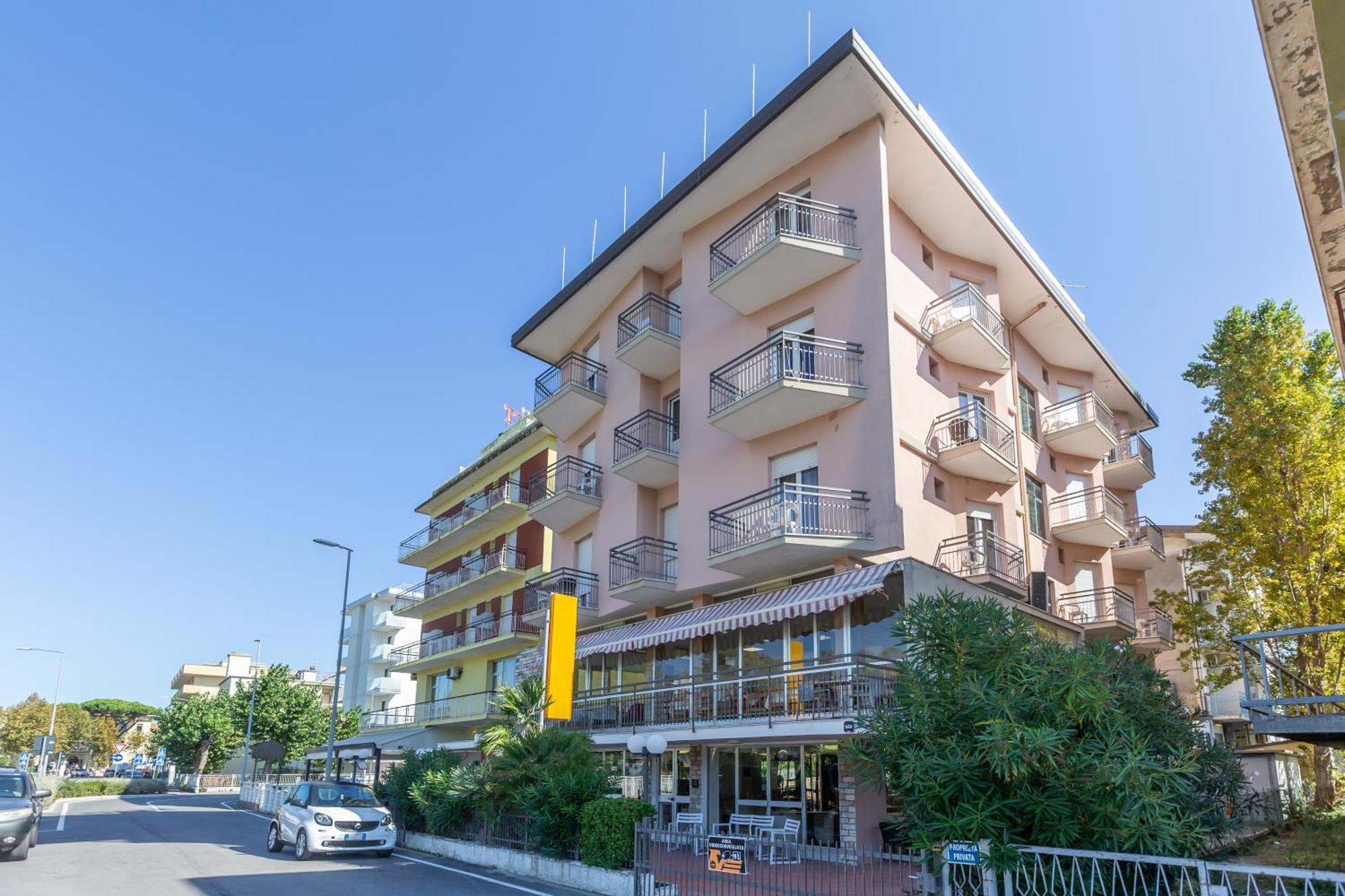 Hotel Naica Rimini Bagian luar foto