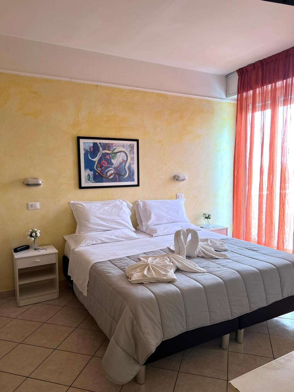 Hotel Naica Rimini Bagian luar foto