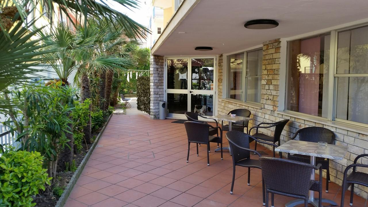 Hotel Naica Rimini Bagian luar foto