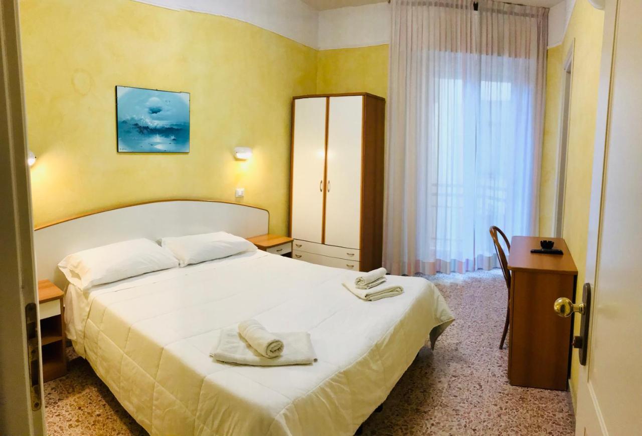 Hotel Naica Rimini Bagian luar foto