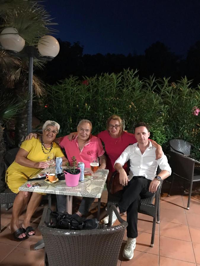 Hotel Naica Rimini Bagian luar foto